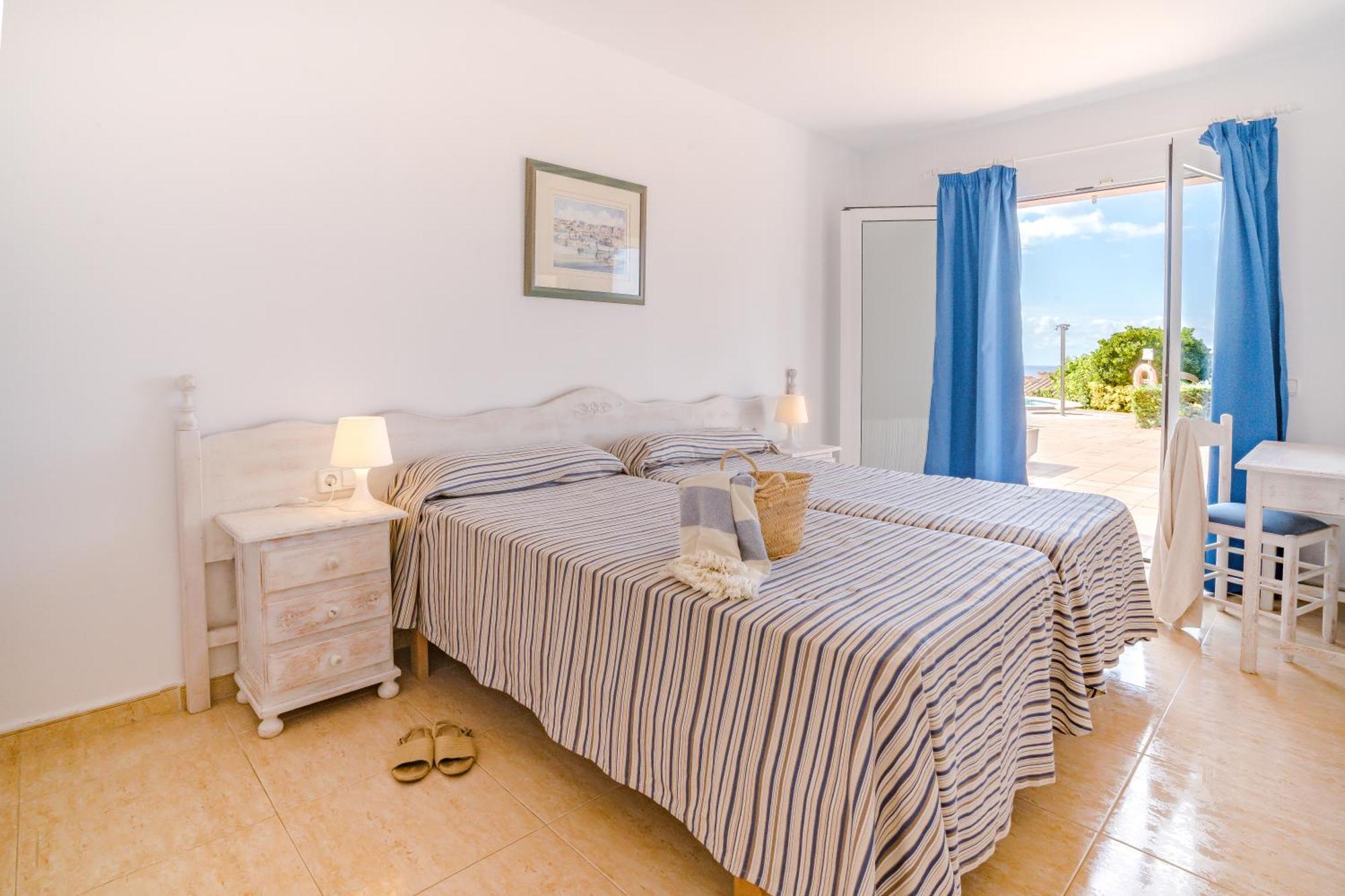Apartamentos Mar Blau Son Bou Exterior photo