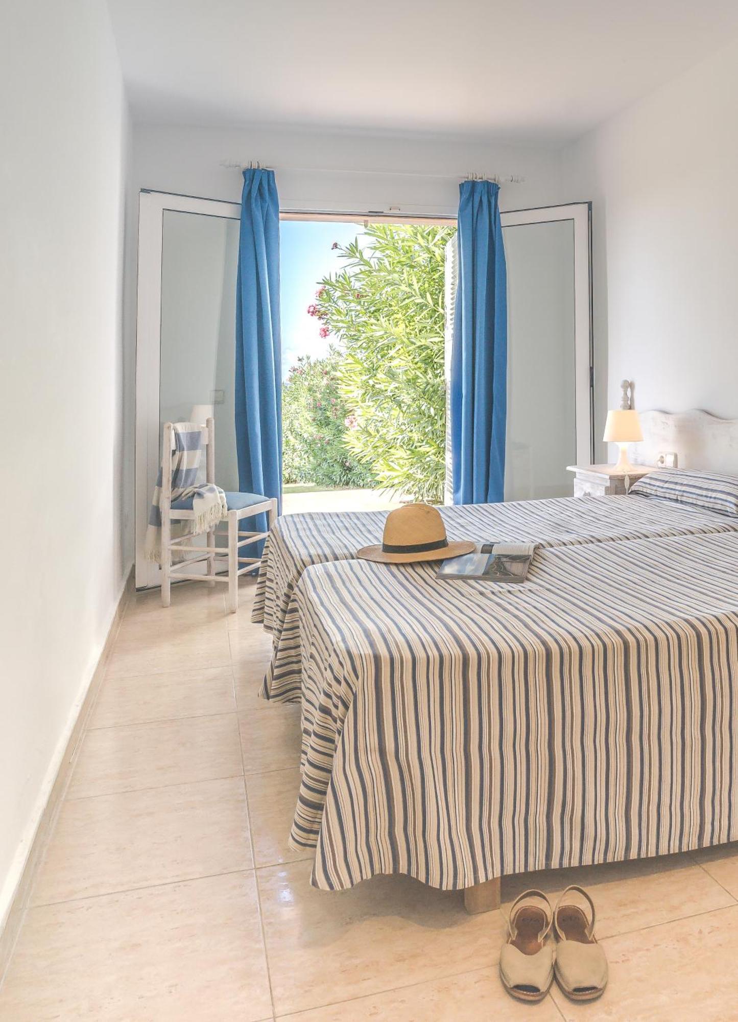 Apartamentos Mar Blau Son Bou Exterior photo